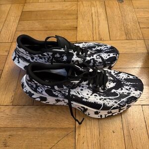brand new Mizuno wave rebellion pro 1